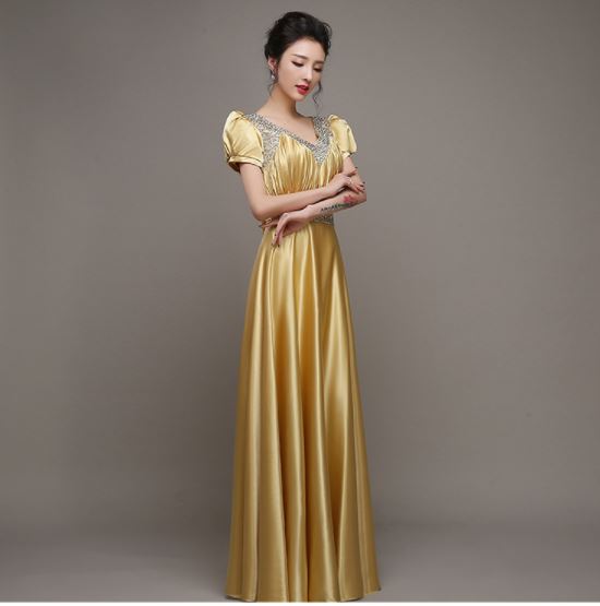 ชุดเพื่อนเจ้าสาวเก๋ๆ สีทอง ใส่ออกงานได้หลากหลาย