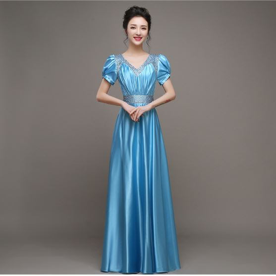ชุดเพื่อนเจ้าสาวเก๋ๆ สีฟ้า ใส่ออกงานได้หลากหลาย