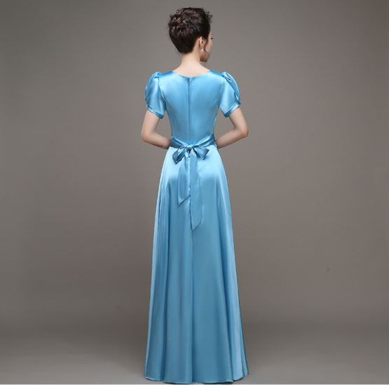 ชุดเพื่อนเจ้าสาวเก๋ๆ สีฟ้า ใส่ออกงานได้หลากหลาย