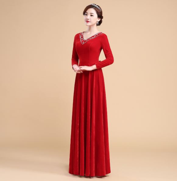 ชุดเพื่อนเจ้าสาวเก๋ๆ สีแดง ใส่ออกงานได้หลากหลาย
