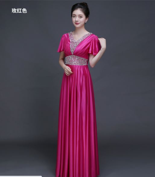 ชุดเพื่อนเจ้าสาวเก๋ๆ สีชมพู ใส่ออกงานได้หลากหลาย