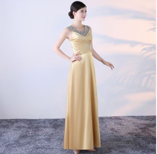 ชุดเพื่อนเจ้าสาวเก๋ๆ สีทอง ใส่ออกงานได้หลากหลาย
