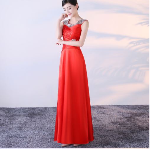 ชุดเพื่อนเจ้าสาวเก๋ๆ สีแดง ใส่ออกงานได้หลากหลาย
