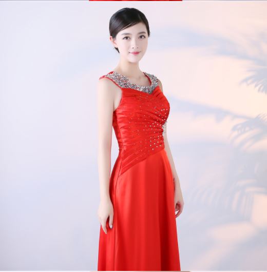 ชุดเพื่อนเจ้าสาวเก๋ๆ สีแดง ใส่ออกงานได้หลากหลาย